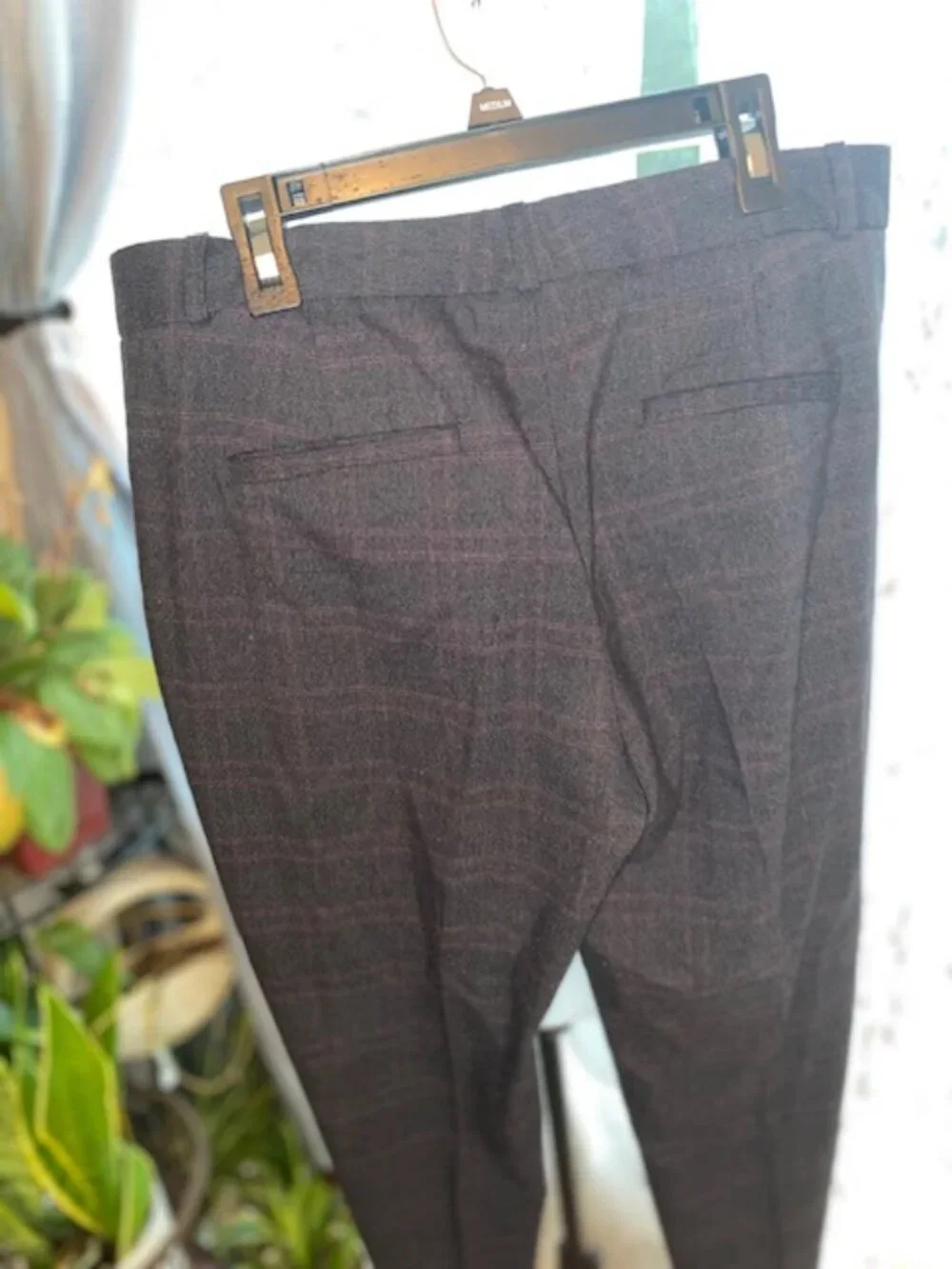Banana Republic woman's 2-piece Plaid Pantsuit/Set, size 10